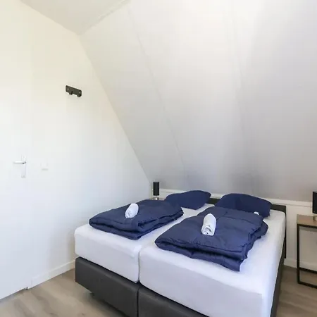 Holiday Home In Simonshaven Near Lake Beach *