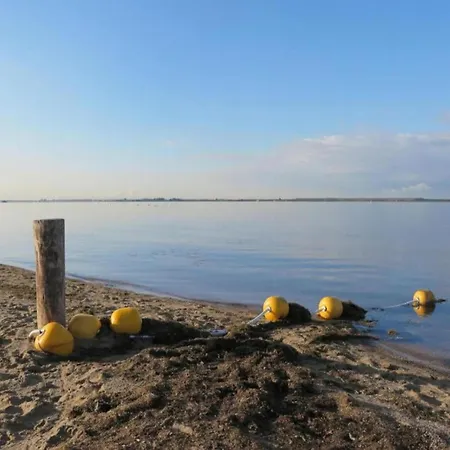 Дом отдыха Beautiful With Sauna Simonshaven